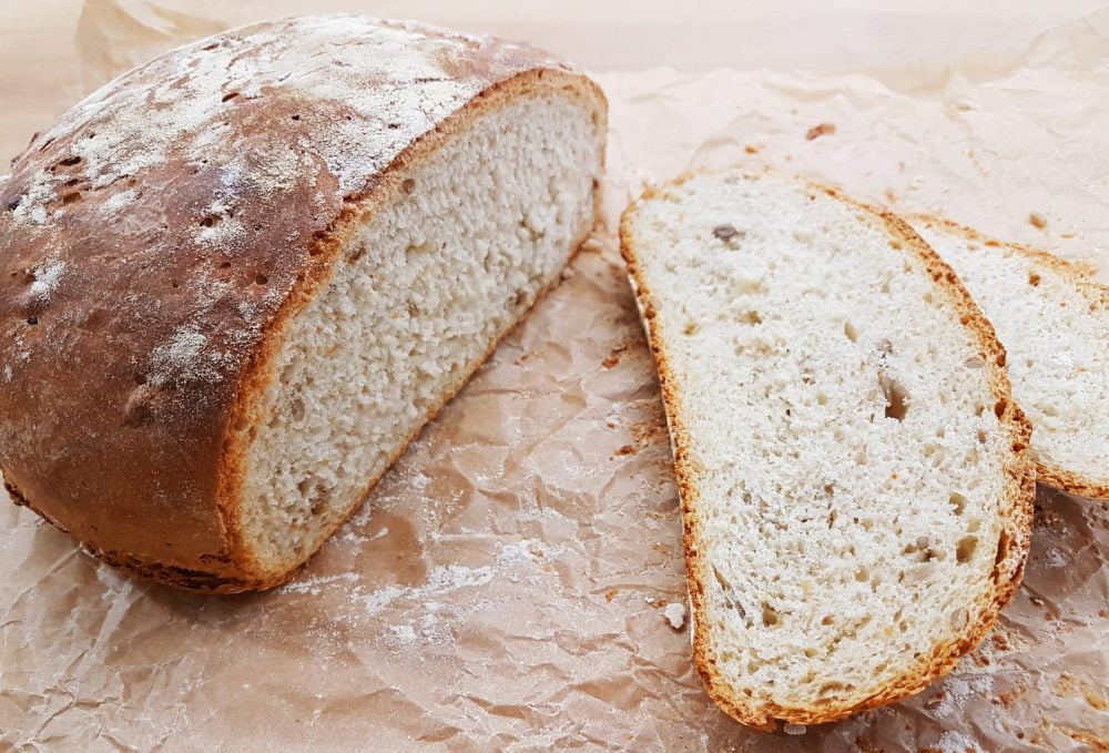 Domowy chleb pszenno-żytni na drożdżach