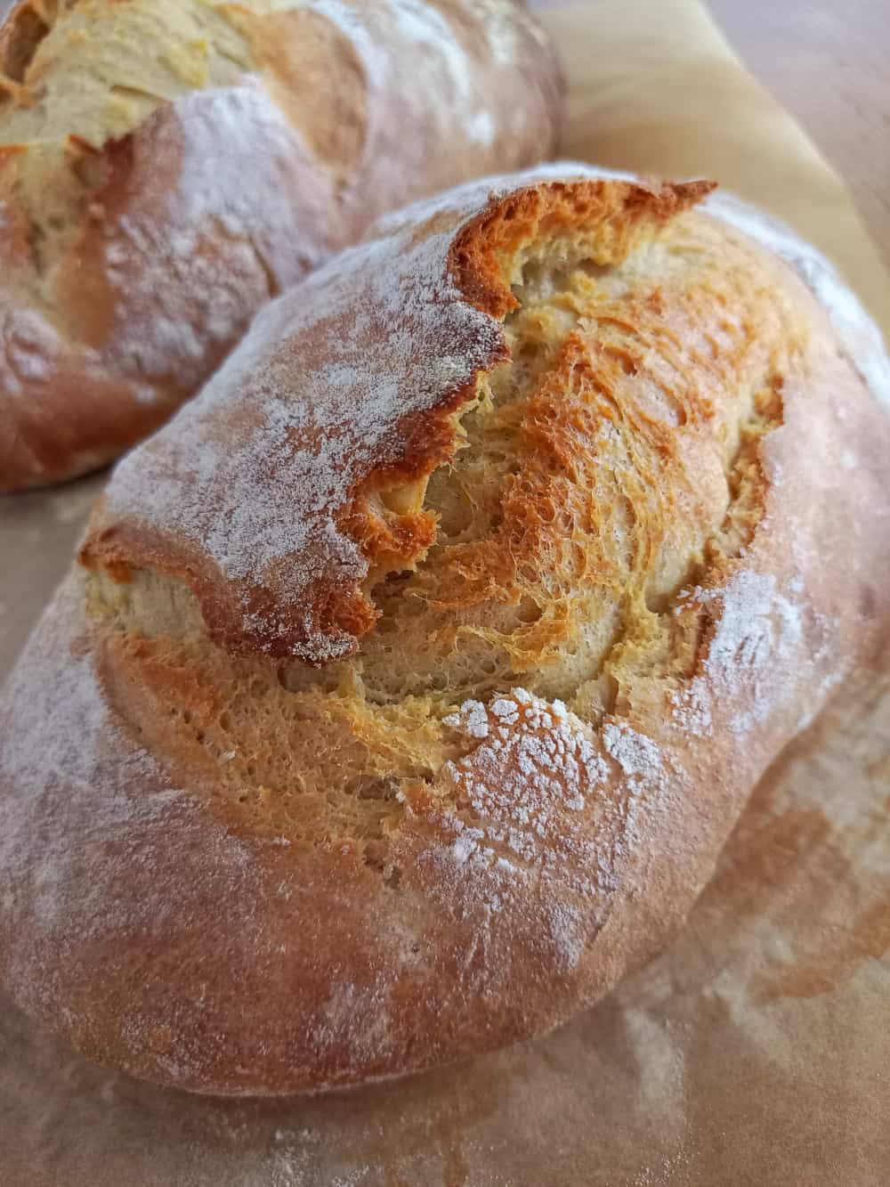 Domowy chleb na drożdżach bez wyrabiania